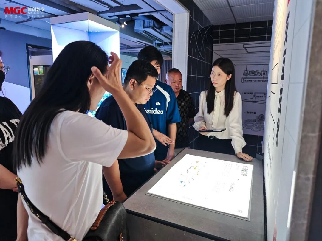 Consul General Wen Weiye of the Royal Cambodian Consulate General in Chongqing and his delegation visit MGC Digital's digital technology exhibition hall