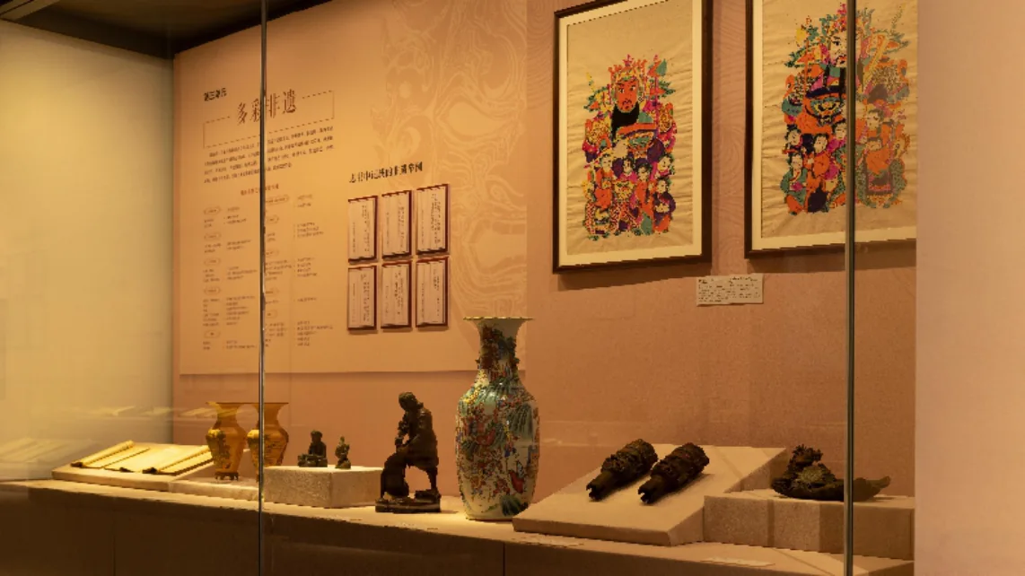 Hunan Museum · Chronicles and Cultural Relics of Hunan · Project view 2