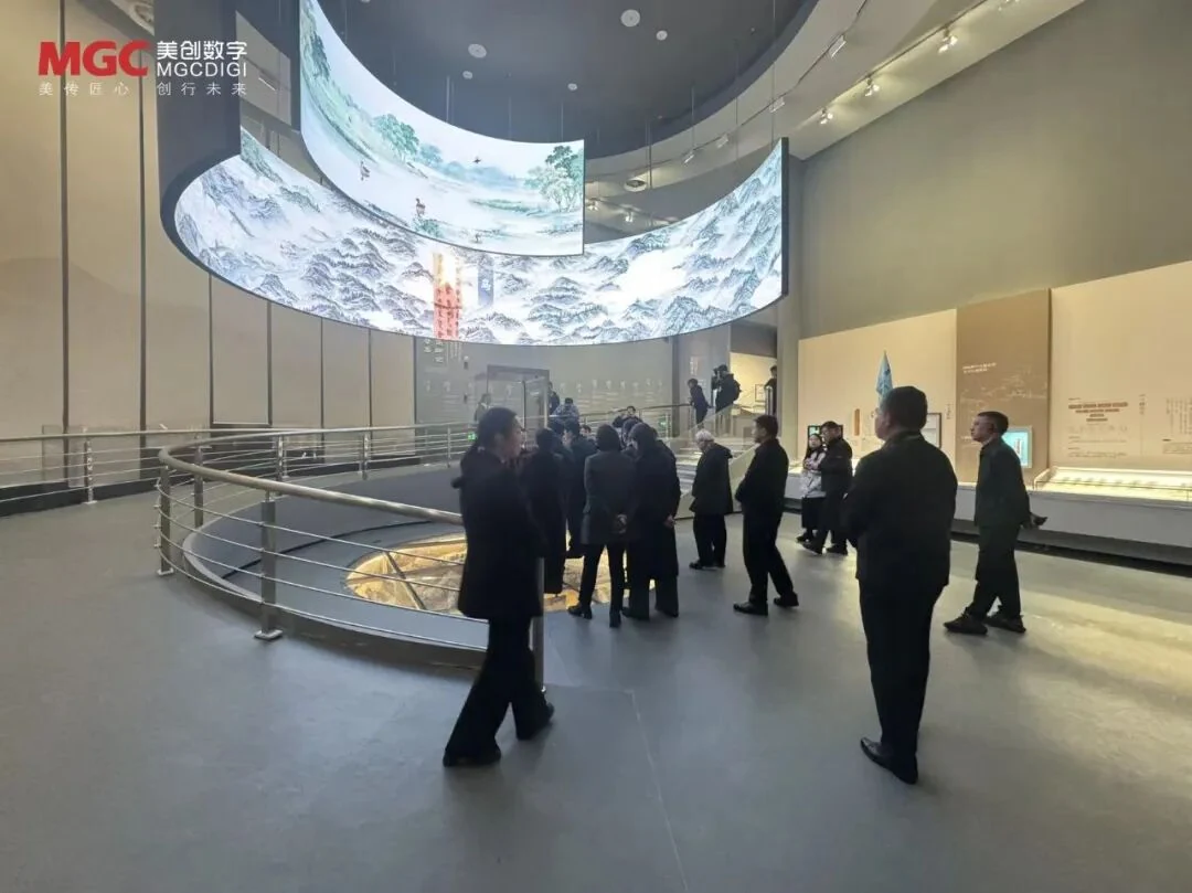 The double-curved screen and central artifact display
