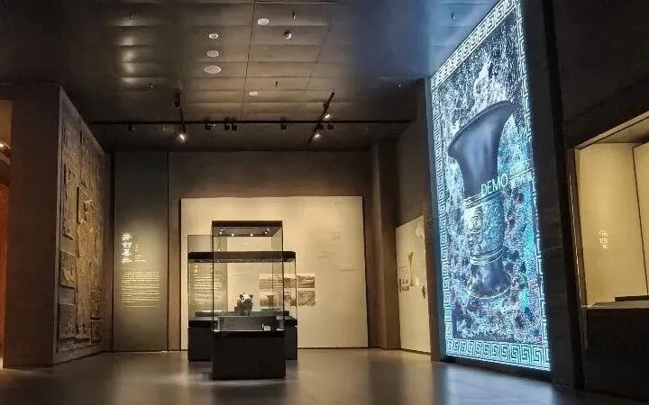 裸眼3D巨幕与青铜器互动展示